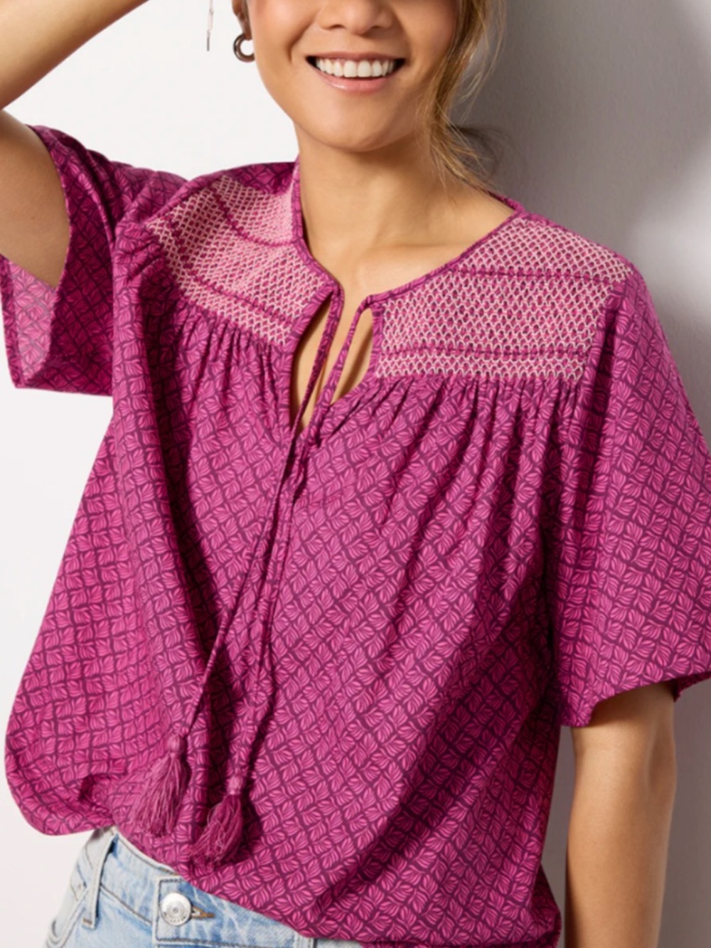 NWT EVEREVE Maisie Smocked Top Berry Size XS Retail $78.00